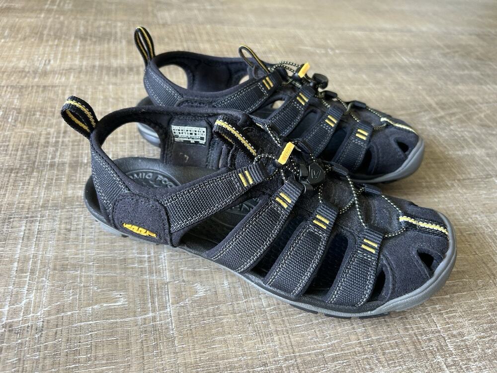 KEEN Clearwater CNX Womens 8.5 Black Yellow Water Hiking Sandals 1008770 NWOB